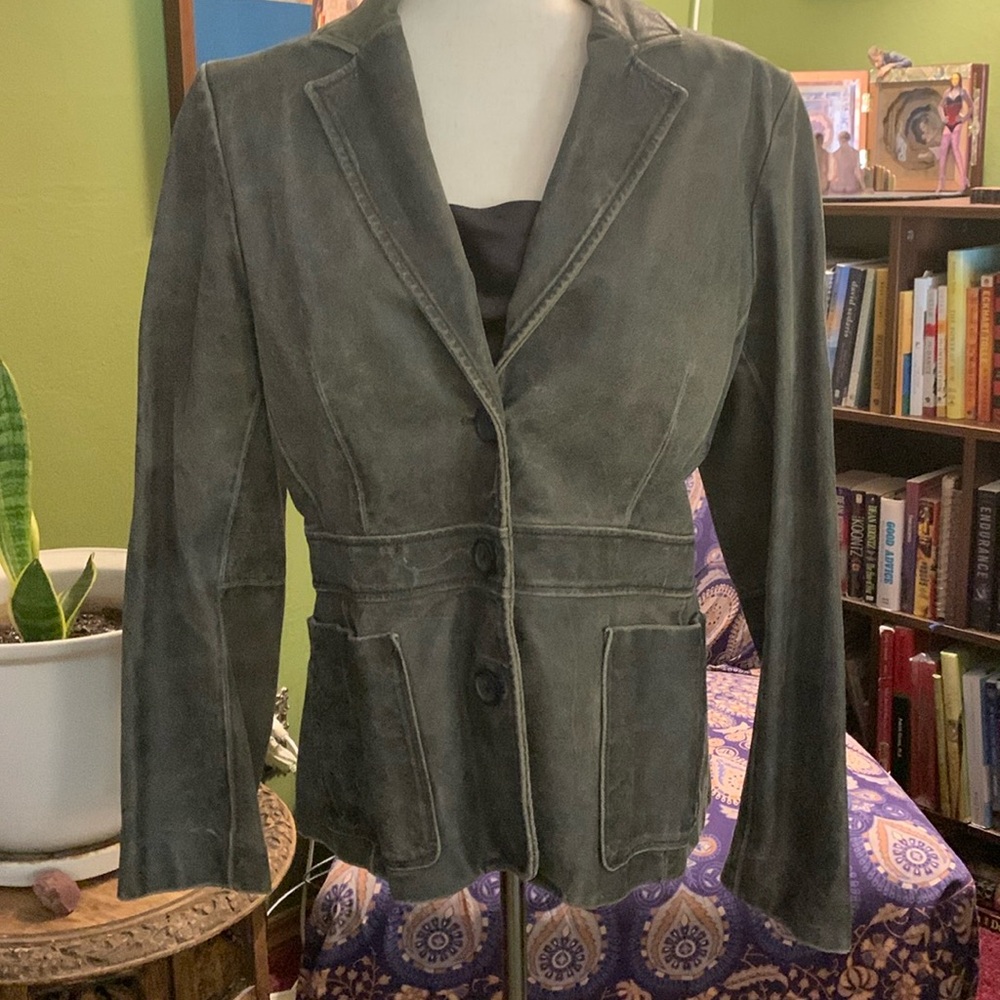 Banana Republic double-lined genuine leather jacket size 12. Never worn.